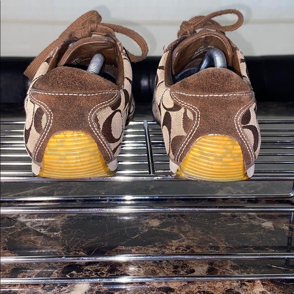 EUC Coach Meagan - Picture 3 of 6